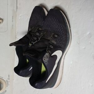 Nike Men's Black and White Athletic Shoes